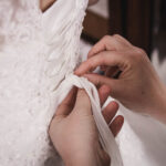 mariage preparatif detail noeud robe